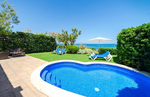 Urbanizacion S'Estanyol Villa | EMBAT - Seafront house with garden, pool and bbq.