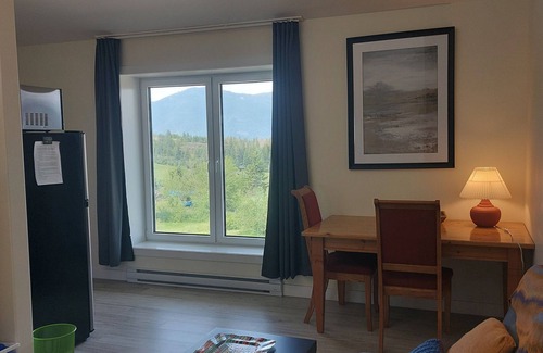 Central Kootenay House | Embedded between Selkirk and Purcell Mountains