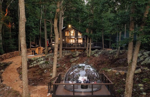 Bluemont Ski Chalet | Emberwood | Modern Chalet + Nature Spa + Trails, & Wineries