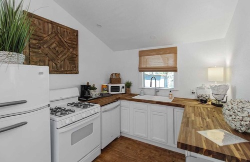 Shreveport Cabin | Emerald Cottage with kayaks & canoes & firepit & large deck