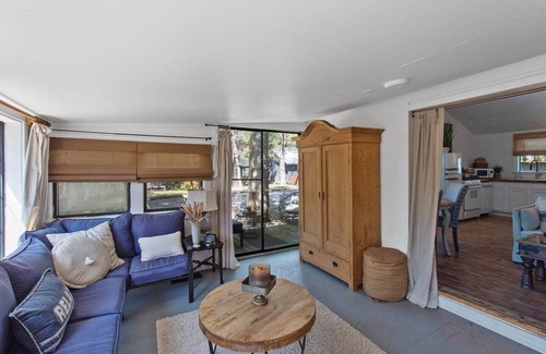 Shreveport Cabin | Emerald Cottage with kayaks & canoes & firepit & large deck