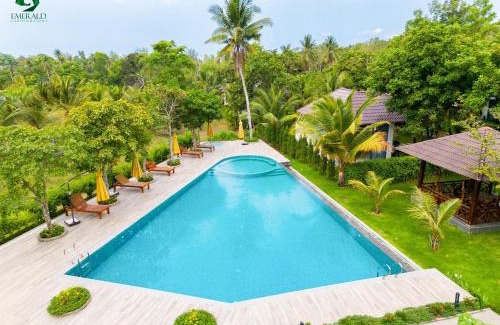 Ong Lang Hotel | Emerald Garden Retreat