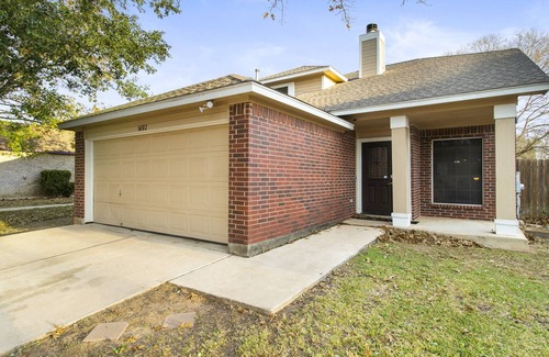 Austin House | Emerald Oasis|3BR|2.5BA| Free parking up to 4 cars