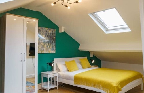 Bolton House | Emerald Rooms Bolton by Prime Stay