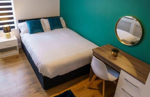 Bolton House | Emerald Rooms Bolton by Prime Stay