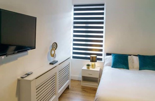 Bolton House | Emerald Rooms Bolton by Prime Stay