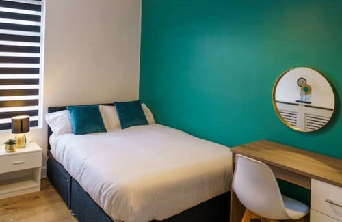 Bolton House | Emerald Rooms Bolton by Prime Stay