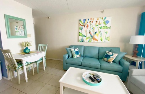 Orange Beach House | Emerald Skye 52 by ALBVR - Beautifully decorated beachfront condo