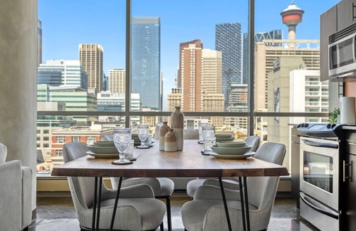 Beltline Condo | Emerald | Skyline View | UG Park | Pets | King Bed