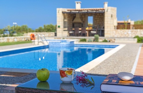 Kolymvari Villa | Emerald villa 70m from the beach