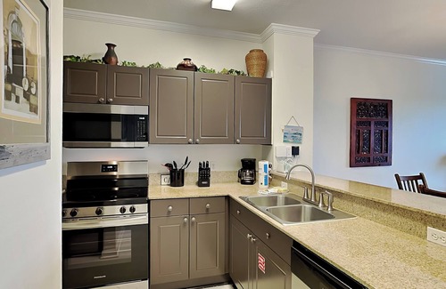 Frangista Beach Condo | Emerald Waters Vacation Condo - Short Walk to Beach - Community Pool & Hot Tub!