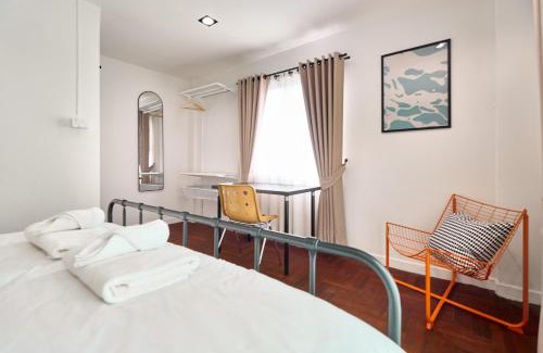 Old City House | Emily Home-Charming 3BR in Chiang Mai Old Town, Steps from Wat Phra Singh & Sunday Walking Street by Beginning With