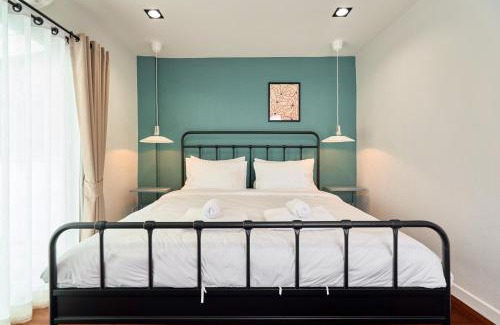 Old City House | Emily Home-Charming 3BR in Chiang Mai Old Town, Steps from Wat Phra Singh & Sunday Walking Street by Beginning With