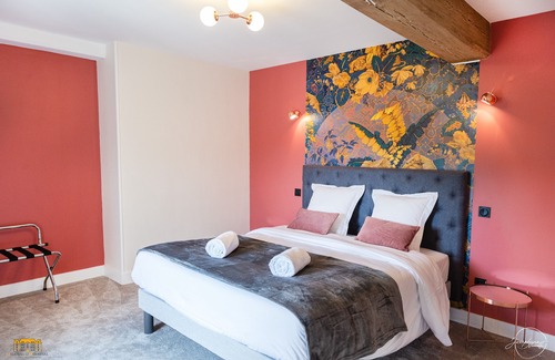 Hermival-les-Vaux Bed & Breakfast | Emma's suite at Château d'Hermival