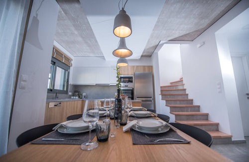 Agia Pelagia Villa | Emmeleia mare new building maisonette with pool, seaview, 3 min from the beach