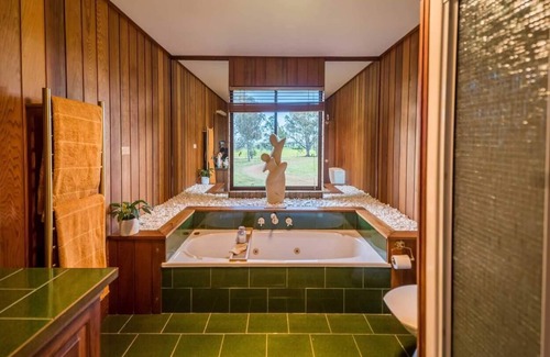 Forbes House | Emohruo Downs Luxury Retreat on 80 Acres