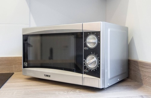Frampton on Severn Apartment | Emperor House Apt 4 - Short Walk to Stratford City Centre