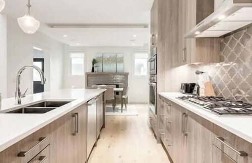 Richmond House | "Empire" in Desirable Marda Loop!