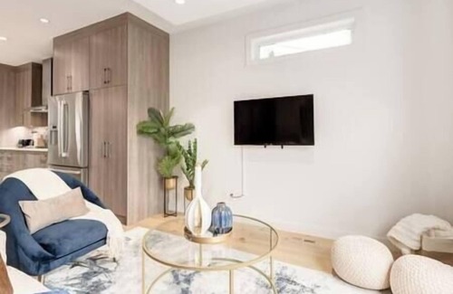 Richmond House | "Empire" in Desirable Marda Loop!