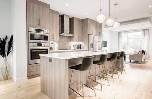Richmond House | "Empire" in Desirable Marda Loop!