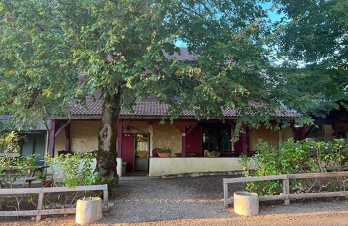 Saint-Aubin-de-Nabirat RV Rental | Emplacement Tente
