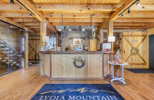 Stanardsville House | Empty Bottle Saloon - Rm. 209