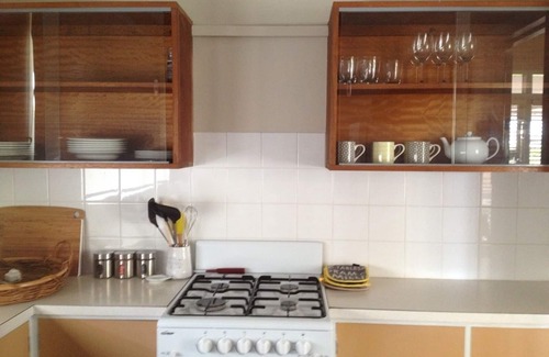 Emu Point Cottage | Emu Point Beach Cottage: Oyster Cottage - pet friendly accommodation