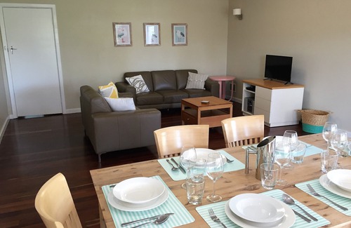 Emu Point Cottage | Emu Point Beach Cottage: Oyster Cottage - pet friendly accommodation