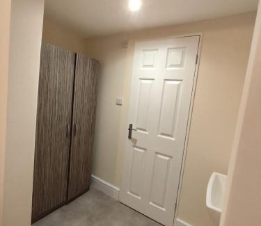 Salford House | En-Suite Double-Bedroom in the Heart of Salford Manchester CR2 Perfect for Short Stays