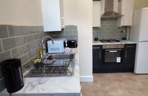 Salford House | En-Suite Double-Bedroom in the Heart of Salford Manchester CR3 Perfect for Short Stays