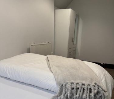 Hillingdon House | En-suite studios near Wembley Stadium