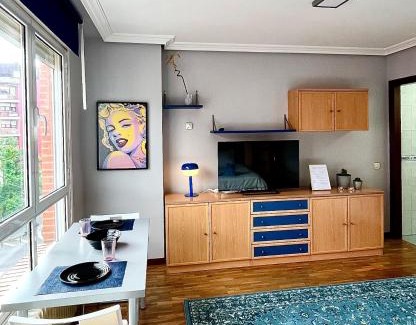 Las Campas y San Claudio Apartment | Encantador estudio en la Florida con plaza de parking