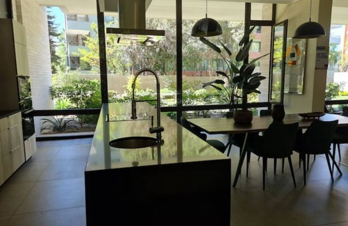 Las Condes Apartment | Encantador y Funcional Apartamento con Parking Pri