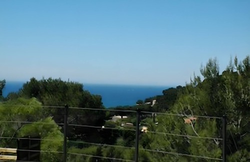 Hyeres Apartment | Enchanted Bird Mountain Villa with Paradise Garden and Shared Pool sea view