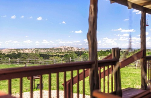 Fredericksburg Cabin | Enchanted Rockview Cabin 5 | 2 Queen beds