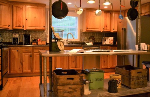 Bristol House | Enchanting 2 Bedroom Cottage with Porch over the South Holston River & Firepit!