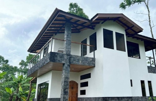 Curridabat Ski Chalet | Enchanting 3-bedroom mountain chalet WiFi AC. . Beautiful sunset views Hot Tub!