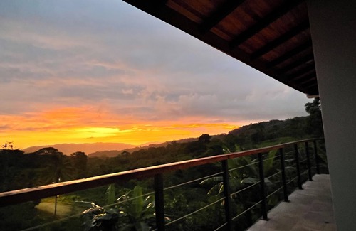 Curridabat Ski Chalet | Enchanting 3-bedroom mountain chalet WiFi AC. . Beautiful sunset views Hot Tub!