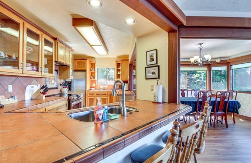 Coos Bay House | Enchanting Coos Bay Sanctuary w/Lush Views!