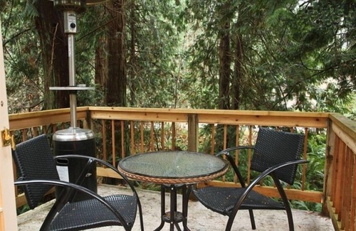 Point Roberts Cottage | Enchanting cottage connected to Lily Point Marine Park