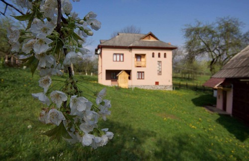 Cupseni Villa | ENCHANTING Holiday Home, Maramures, NW Transylvania near Rogoz UNESCO Church