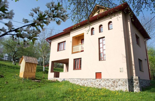 Cupseni Villa | ENCHANTING Holiday Home, Maramures, NW Transylvania near Rogoz UNESCO Church