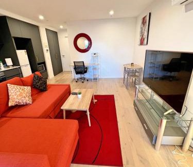 Reid Apartment | Enchanting in Red - 1bd 1bth 1csp