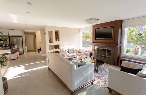 Gramado House | Enchanting Lake View - Gramado