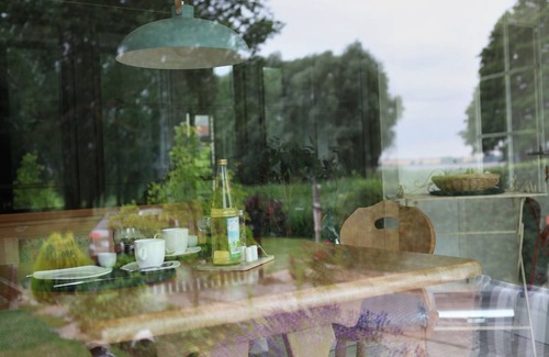 Ropersdorf House | Enchanting little vacation cottage in Röpersdorf directly on Lake Uckersee