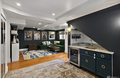 Harrison/Denny-Blaine House | Enchanting & Modern Victorian with Backyard - Pet & Family Friendly!