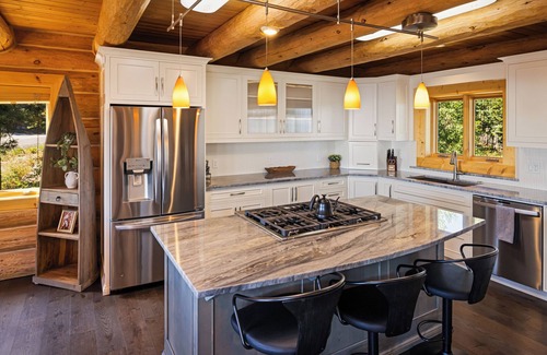 Morrison House | Enchanting Morrison Home with Views and Wifi