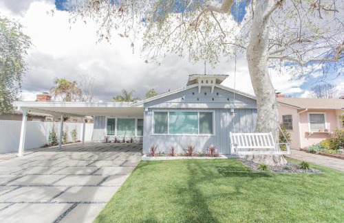 Sherman Oaks House | Enchanting Sherman Oaks Home With Pool permit #HSR two one zero zero 2605