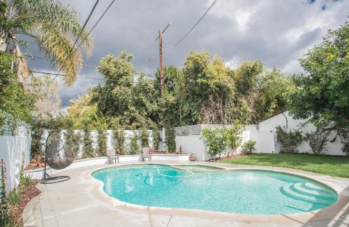 Sherman Oaks House | Enchanting Sherman Oaks Home With Pool permit #HSR two one zero zero 2605