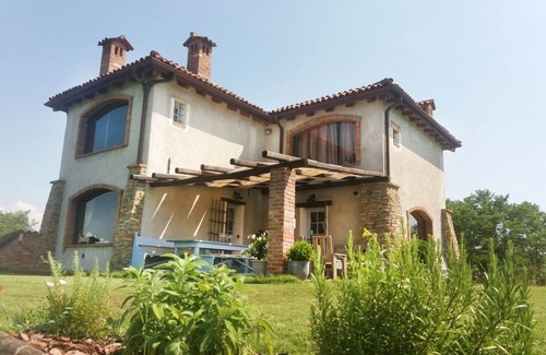 Mornese Villa | Enchanting Villa, Wonderful Sunset, Private Pool, WIFI,Dogs Allowed,FencedGarden